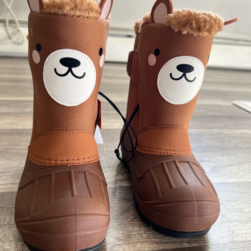 Snow boots